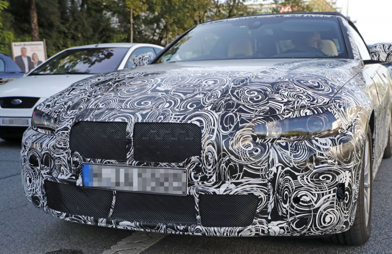「新型 BMW・4シリーズ カブリオレのテスト車両をキャッチ。「Z4」グリル装着＆電動化も」の10枚目の画像