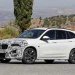 BMW X1の改良型プロト生産型をキャッチ！ワイドディスプレイなどコックピットが大変身 - BMW X1 Facelift 4