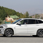BMW X1の改良型プロト生産型をキャッチ！ワイドディスプレイなどコックピットが大変身 - BMW X1 Facelift 6