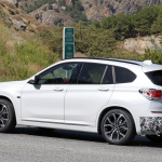 BMW X1の改良型プロト生産型をキャッチ！ワイドディスプレイなどコックピットが大変身 - BMW X1 Facelift 7
