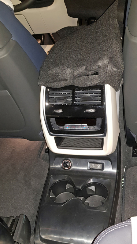 「公開直前!? BMWの新フラッグシップSUV「X7」、室内・インパネを全て公開」の10枚目の画像