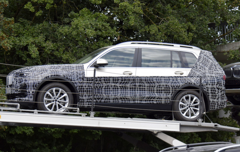 「公開直前!? BMWの新フラッグシップSUV「X7」、室内・インパネを全て公開」の4枚目の画像
