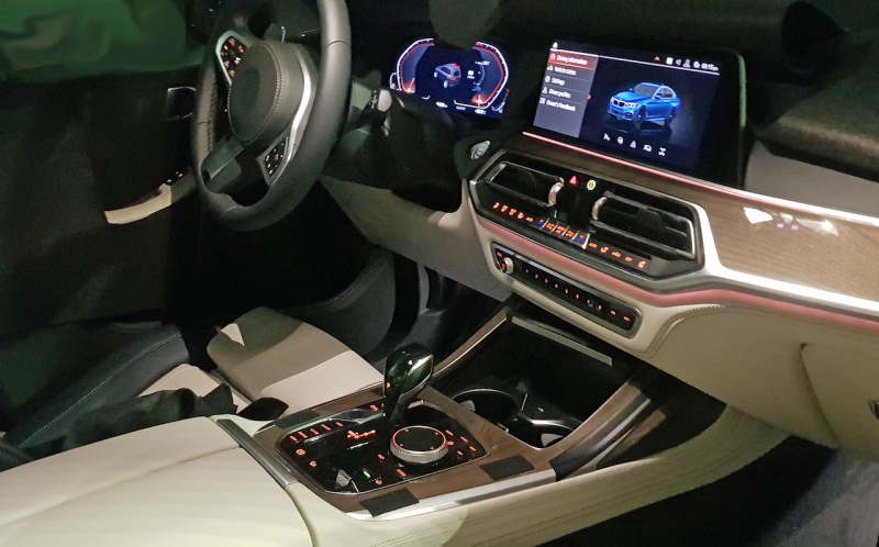 「公開直前!? BMWの新フラッグシップSUV「X7」、室内・インパネを全て公開」の8枚目の画像