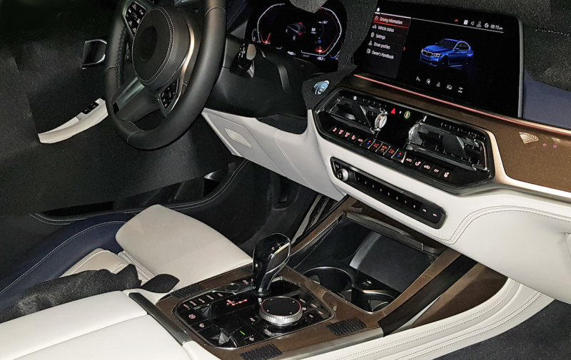 「公開直前!? BMWの新フラッグシップSUV「X7」、室内・インパネを全て公開」の9枚目の画像