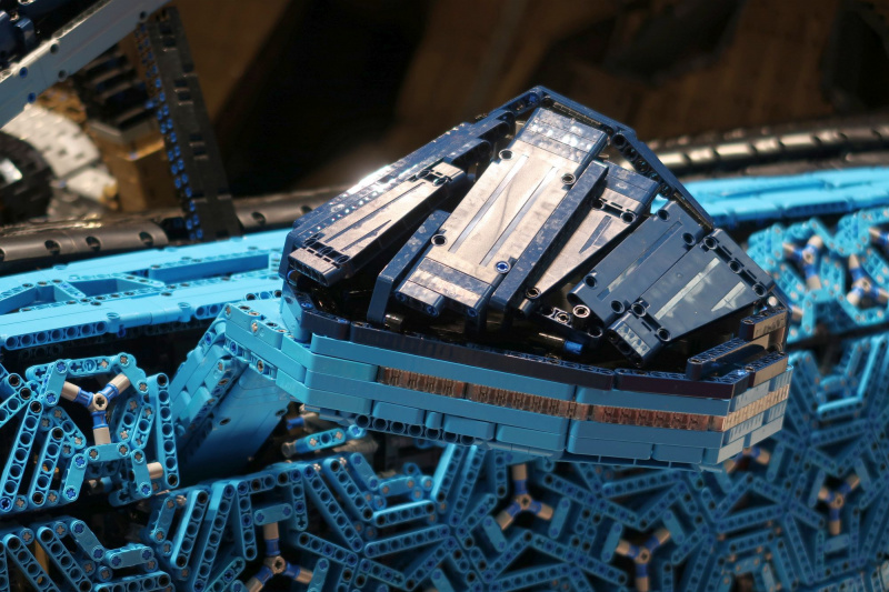 「【パリモーターショー2018】本物じゃないけど「本物」。100万個のレゴで作ったブガッティ・シロン」の8枚目の画像