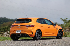 ルノー メガーヌr S 試乗 ホットハッチでありながら Gt 的性格を示す走行モードと安全装備 Clicccar Com