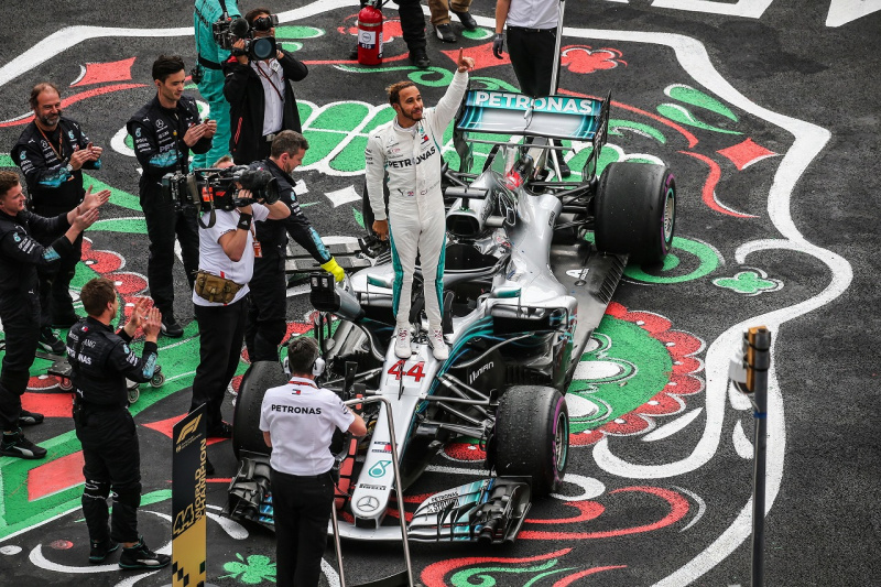 「【2018年F1第19戦メキシコGP】ルイス・ハミルトン5度目のチャンピオンに！敗れたセバスチャン・ベッテルがレース後にとった行動に涙」の14枚目の画像