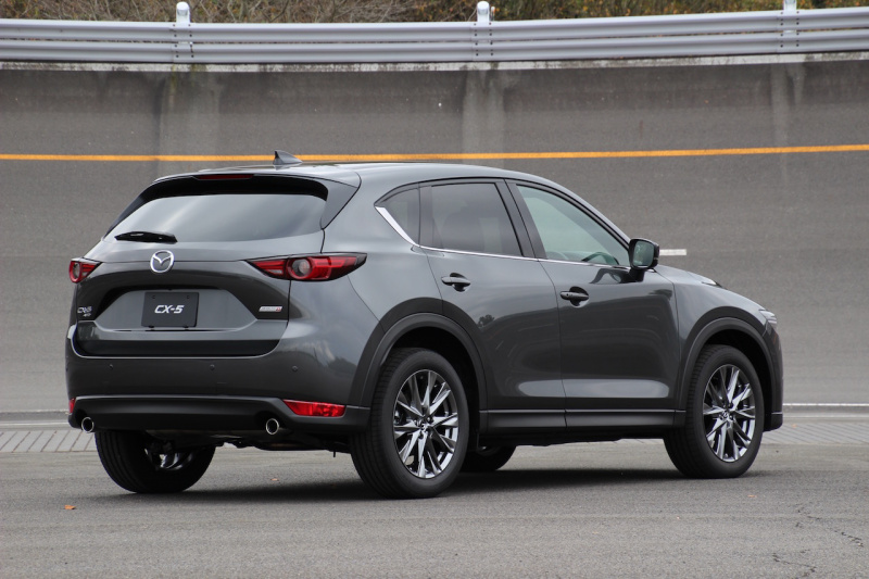 「【新型マツダ・CX-5試乗】待望の2.5Lガソリンターボは鋭い加速が魅力。2.2Lディーゼルにはクラス唯一の6MTを新設定」の3枚目の画像