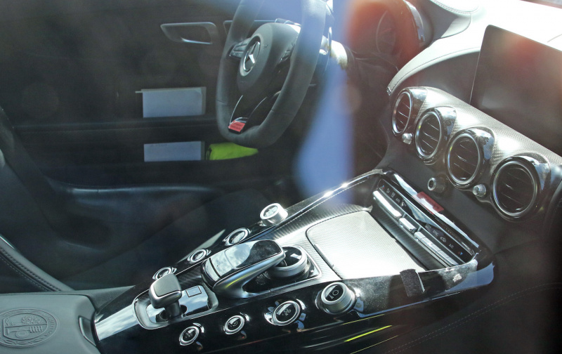 「レクサスっぽいクワッドエキゾーストパイプを発見。メルセデスAMG GT-Rの「ブラックシリーズ」を目撃」の8枚目の画像