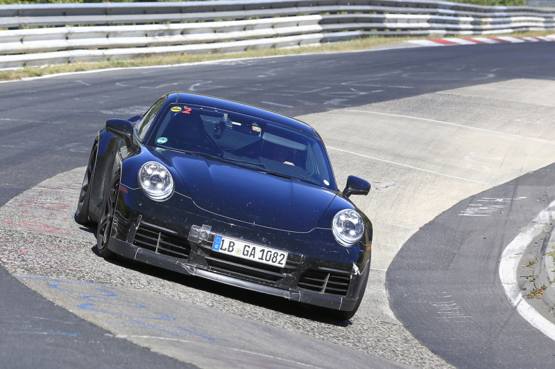 「新型ポルシェ・911 GT3がニュルで全開テスト。ターボではなく自然吸気エンジンを搭載か」の1枚目の画像