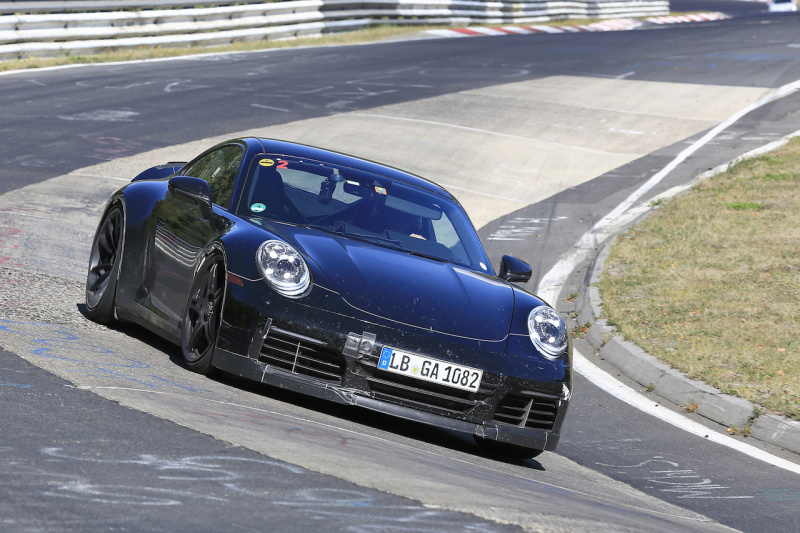 「新型ポルシェ・911 GT3がニュルで全開テスト。ターボではなく自然吸気エンジンを搭載か」の2枚目の画像