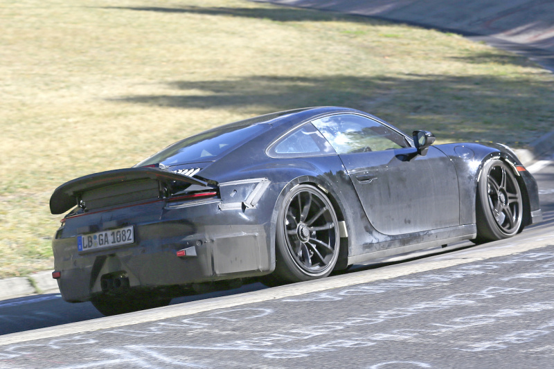 「新型ポルシェ・911 GT3がニュルで全開テスト。ターボではなく自然吸気エンジンを搭載か」の5枚目の画像
