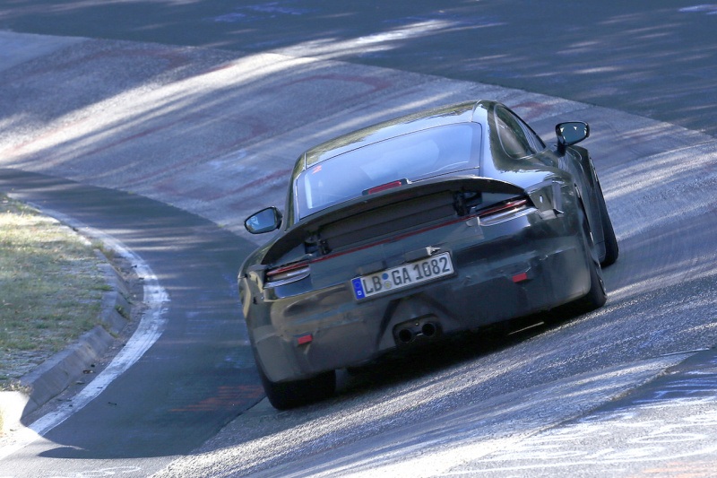 「新型ポルシェ・911 GT3がニュルで全開テスト。ターボではなく自然吸気エンジンを搭載か」の7枚目の画像
