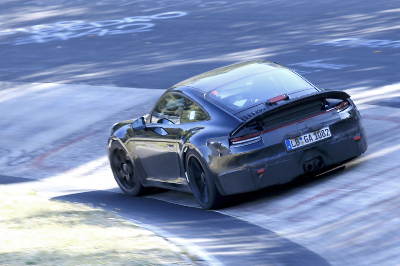 「新型ポルシェ・911 GT3がニュルで全開テスト。ターボではなく自然吸気エンジンを搭載か」の8枚目の画像