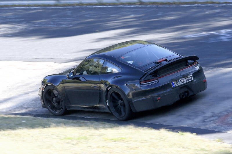 「新型ポルシェ・911 GT3がニュルで全開テスト。ターボではなく自然吸気エンジンを搭載か」の9枚目の画像