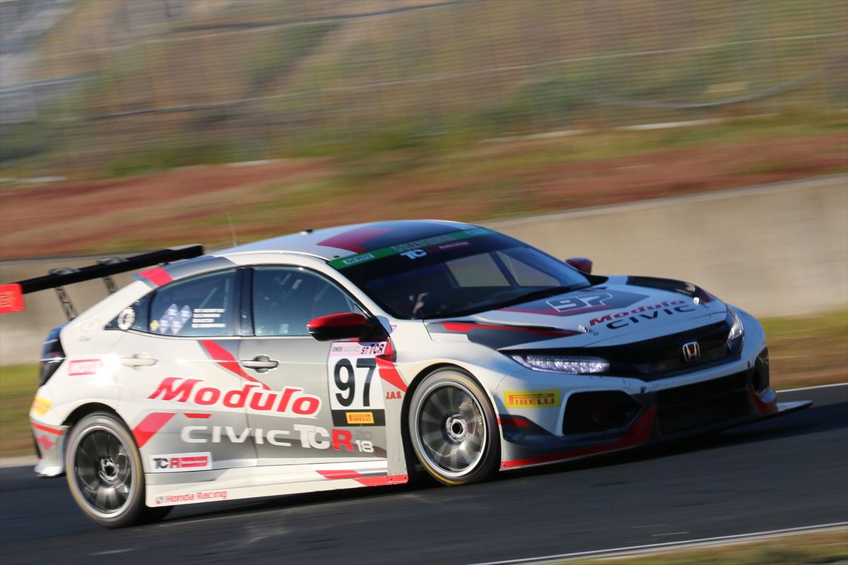 011 画像 スーパー耐久18 チャンピオン獲得でも手抜きなし St Tcrはmodulo Civic Tcrが優勝 Clicccar Com