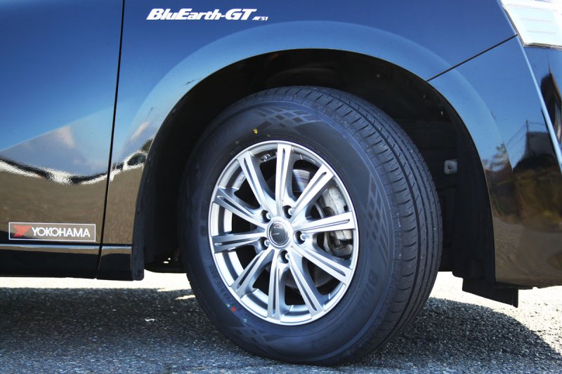 「【横浜ゴム・BluEarth-GT AE51発売】アドバンシリーズに迫る高性能ブルーアースが登場」の1枚目の画像