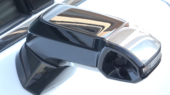 レクサス Es 300h試乗 世界初のミラーレス ドアミラーには 自動で広角に切り替わる機能もあり Clicccar Com
