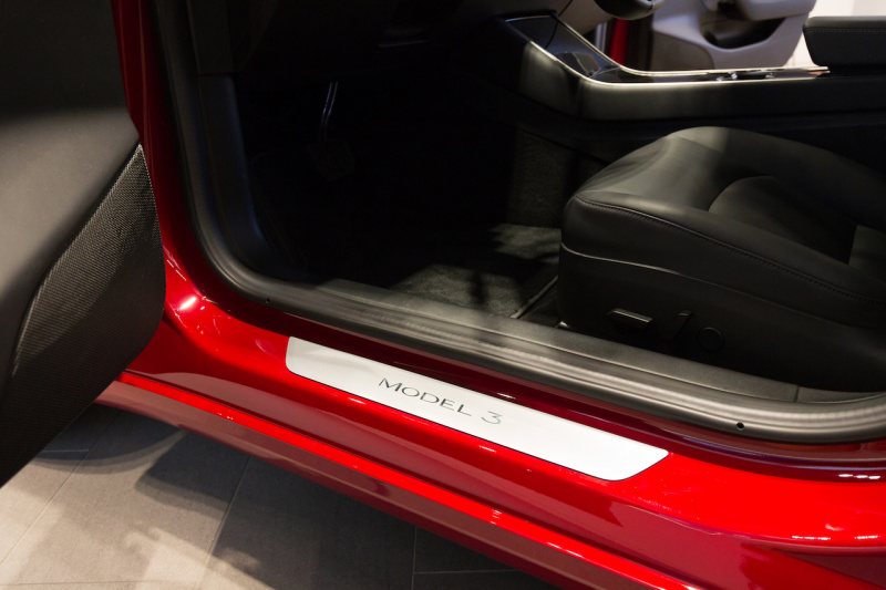 「【新車】テスラ・モデル3が日本で公開。気になる価格、ボディサイズは？」の38枚目の画像
