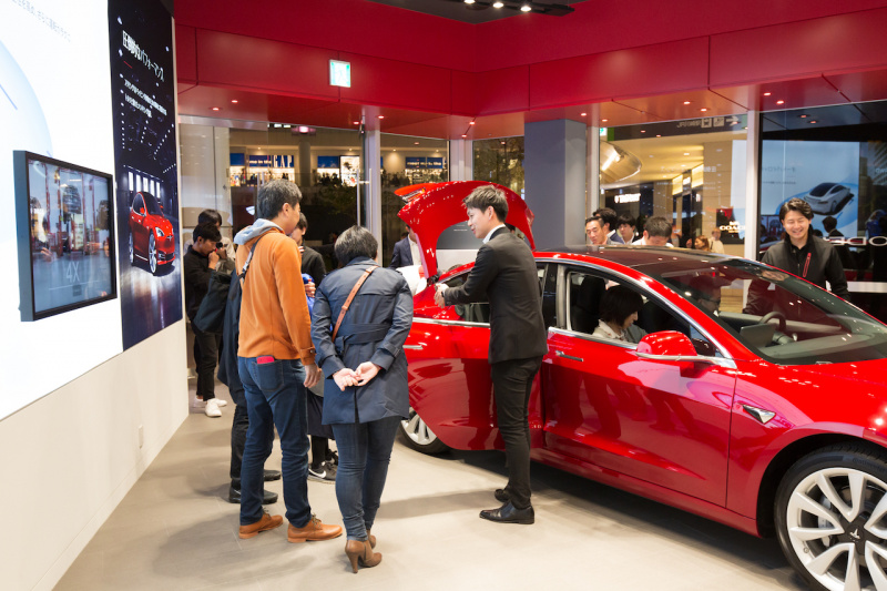 「【新車】テスラ・モデル3が日本で公開。気になる価格、ボディサイズは？」の76枚目の画像