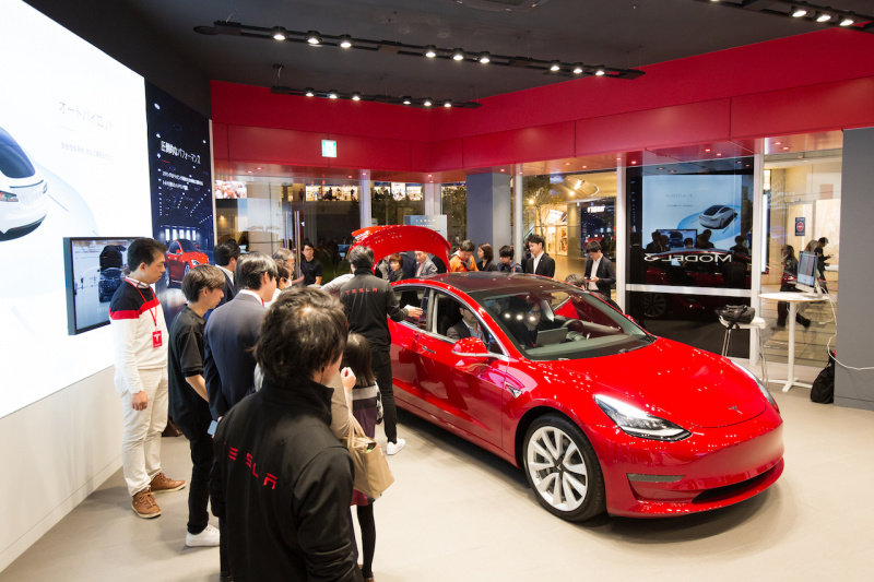 「【新車】テスラ・モデル3が日本で公開。気になる価格、ボディサイズは？」の77枚目の画像