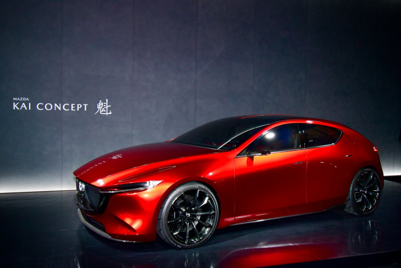 「深化した「魂動デザイン」と「SKYACTIV-X」が注目の新型Mazda3（アクセラ）を披露へ【ロサンゼルス自動車ショー2018】」の4枚目の画像