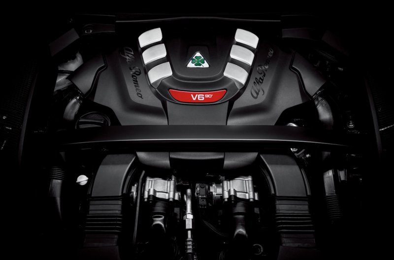 「【新車】ニュルブルクリンクで量産SUV世界最速タイムを記録した究極のドライビングSUV「ステルヴィオ・クアドリフォリオ」が登場」の6枚目の画像