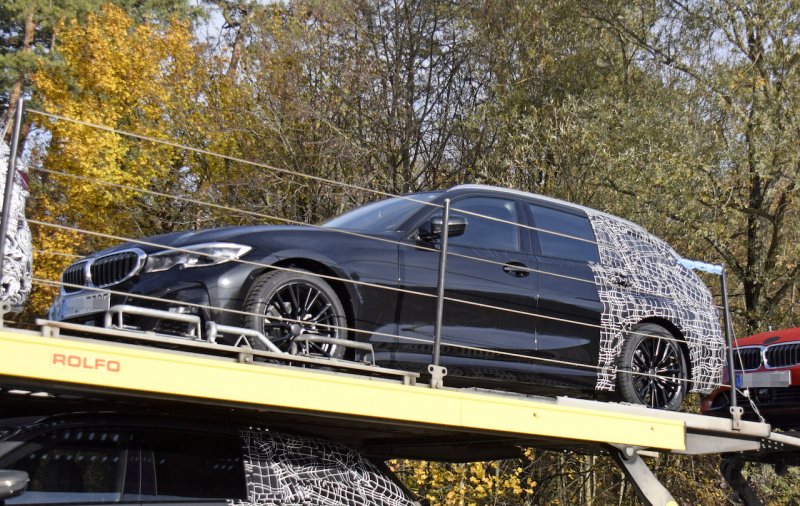 「BMW伝統の「アレ」が消えた!?  新型3シリーズツーリング、謎のカモフラージュ姿をキャッチ」の1枚目の画像