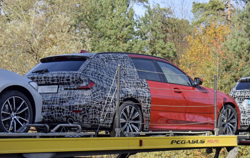「BMW伝統の「アレ」が消えた!?  新型3シリーズツーリング、謎のカモフラージュ姿をキャッチ」の13枚目の画像