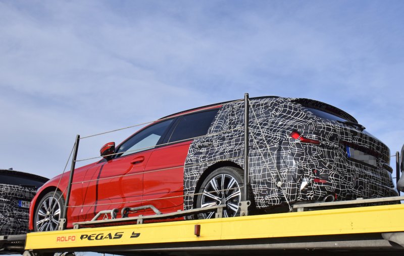 「BMW伝統の「アレ」が消えた!?  新型3シリーズツーリング、謎のカモフラージュ姿をキャッチ」の6枚目の画像