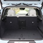 【ボルボXC40試乗】人気SUVの車内、荷室の広さ、日本車顔負けの収納スペースなどの使い勝手はどうか？ - BS0P7092