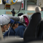 世界の約5％のシートを製造。日本を代表するシートメーカー・タチエスの工場で職人技を見る - DSC_0352
