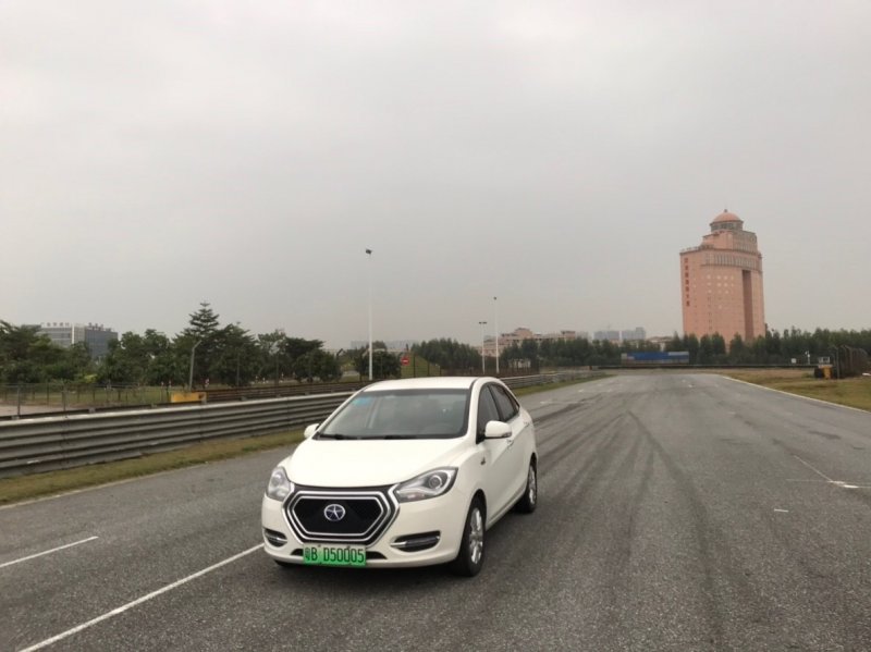 「【中華電気自動車試乗】メーカー数はなんと500社以上！ 中国で売れまくってる人気EVに一気乗り～！」の5枚目の画像
