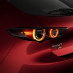 【ロサンゼルスオートショー2018】新型Mazda3がワールドプレミア。深化した「魂動デザイン」と「SKYACTIV-VEHICLE ARCHITECTURE」の走りが注目 - P1J16155s