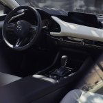 「【ロサンゼルスオートショー2018】新型Mazda3がワールドプレミア。深化した「魂動デザイン」と「SKYACTIV-VEHICLE ARCHITECTURE」の走りが注目」の26枚目の画像ギャラリーへのリンク