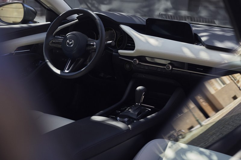「【ロサンゼルスオートショー2018】新型Mazda3がワールドプレミア。深化した「魂動デザイン」と「SKYACTIV-VEHICLE ARCHITECTURE」の走りが注目」の26枚目の画像