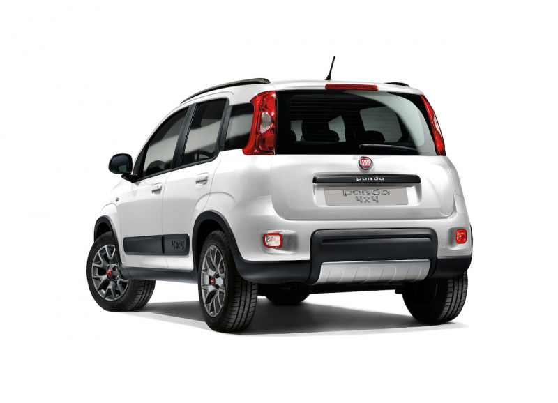 「【新車】人気限定車の4WD＋6MT仕様が再登場。「Fiat Panda 4×4 Italiana」はイタリアンな3色を設定」の8枚目の画像