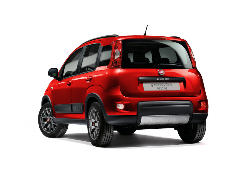 「【新車】人気限定車の4WD＋6MT仕様が再登場。「Fiat Panda 4×4 Italiana」はイタリアンな3色を設定」の6枚目の画像