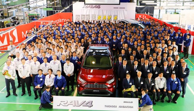 「豊田自動織機が5代目「RAV4」の生産をスタート。記念式典に350人が出席」の2枚目の画像