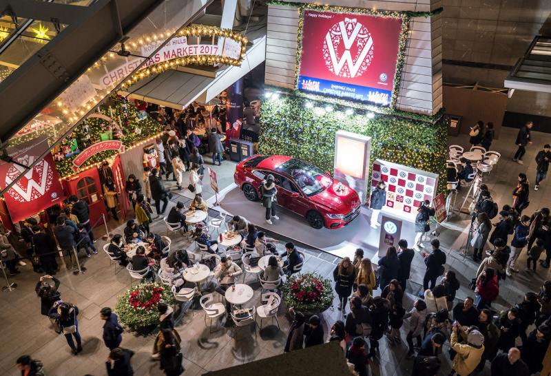 「「六本木ヒルズクリスマスマーケット2018」にフォルクスワーゲン・アルテオンやワーゲンバスが展示」の4枚目の画像