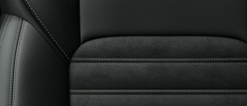 「【新車】三菱・アウトランダーにブラックのアクセントカラーとシートヒーター、パワーシートが用意された「BLACK Edition」が登場」の2枚目の画像