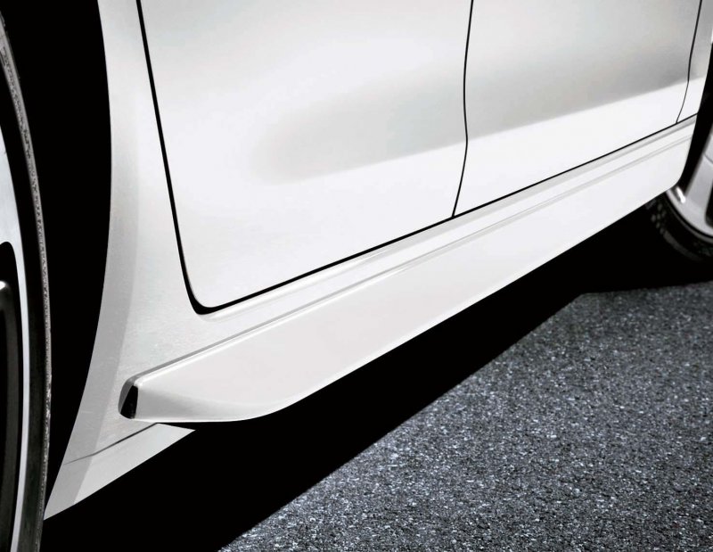 「【新車】プジョー・308のガソリン車もパワートレーンを改良。全車8ATを採用」の1枚目の画像