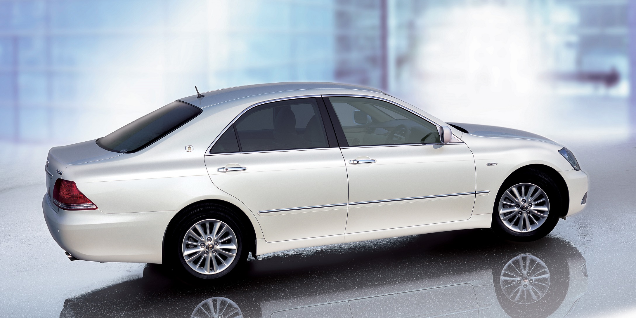 12代目クラウンリア 画像 ネオ クラシックカー グッドデザイン太鼓判 番外編 新型クラウン登場 いま 歴代クラウンのデザインを振り返る 12代目 Clicccar Com 12代目クラウンリア 画像 ネオ クラシックカー グッドデザイン太鼓判 番外編 新型クラウン登場 いま 歴代クラウンのデザインを振り返る 12代目 Clicccar Com