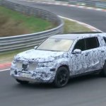 「【動画】メルセデス・ベンツの旗艦SUV・新型「GLS」が480馬力V8を引っさげ豪雪からニュルまで走行テスト」の3枚目の画像ギャラリーへのリンク