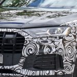 2019年登場予定のアウディ・Q7改良型をキャッチ。刷新されたフロントエンドを激写！ - Audi Q7 Facelift 4