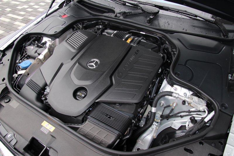 「【Mercedes-Benz S 400 d 4MATIC 試乗記】ディーゼルターボの直列6気筒は、マナーの良さと圧倒的な加速フィール、驚異的な静粛性の3拍子が揃う」の3枚目の画像