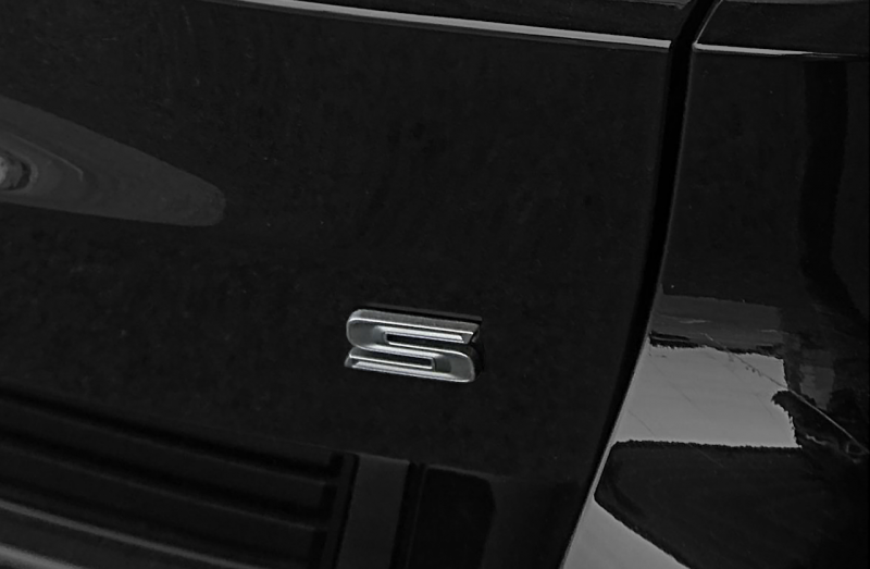 「【新車】ジープ・グランドチェロキーにスポーティで高級感漂う「S Model」が120台限定で設定」の4枚目の画像