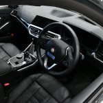 【新型BMW・3シリーズ プロトタイプ】「日本仕様」として投入される320iは、本国の330iのディチューン版!? - MM2_2351