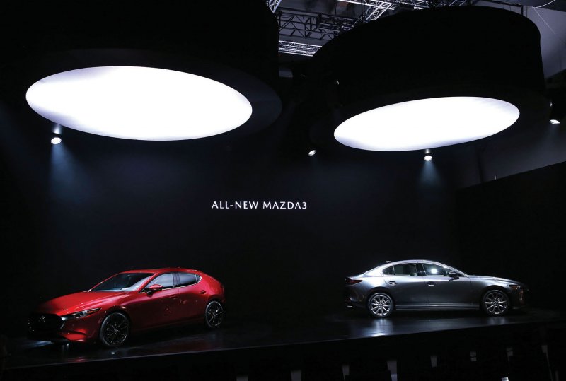 「【東京オートサロン2019】新型Mazda 3（アクセラ）を日本初公開。CX-8、CX-5、ロードスターの用品装着車も出展」の7枚目の画像