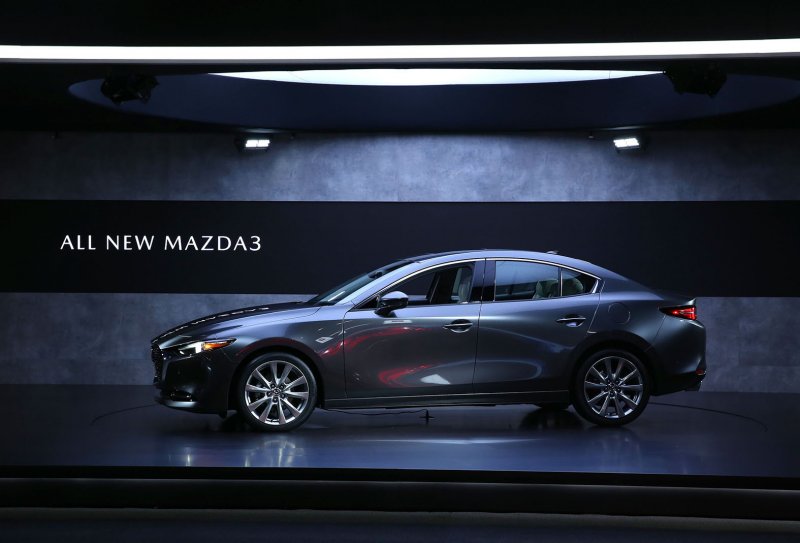 「【東京オートサロン2019】新型Mazda 3（アクセラ）を日本初公開。CX-8、CX-5、ロードスターの用品装着車も出展」の9枚目の画像